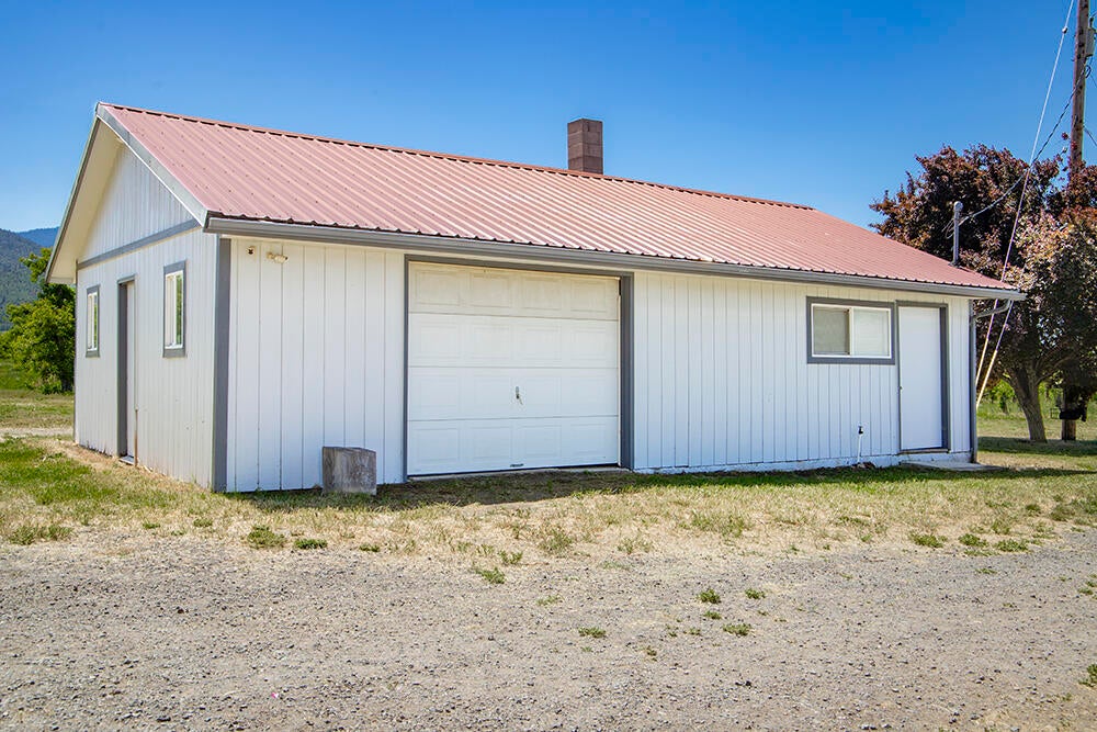 679 West Valley View Road Talent, OR 97540 - Photo 17 of 77 IMG_9442