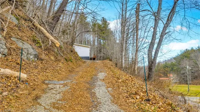 $179,900 | 3303 Old Highway 16, Lansing, NC 28643