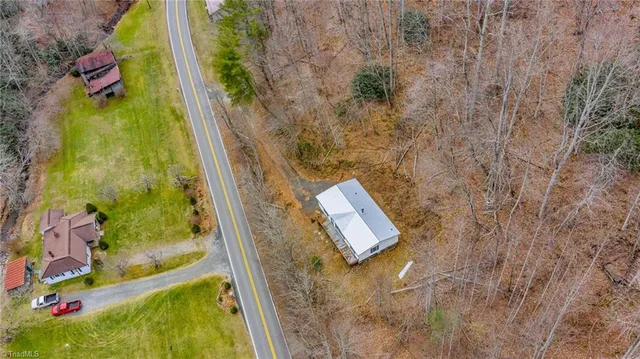 $179,900 | 3303 Old Highway 16, Lansing, NC 28643