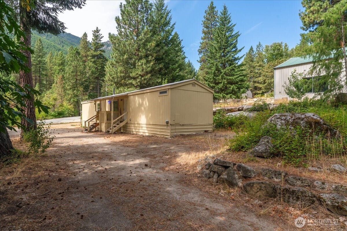 17968 Entiat River Road Entiat, WA 98822 - Photo 3 of 29