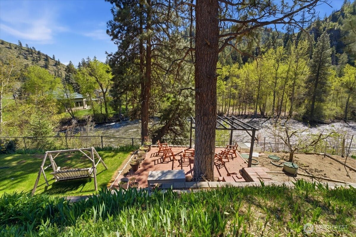 8831 Entiat River Road Entiat, WA 98822 - Photo 34 of 40