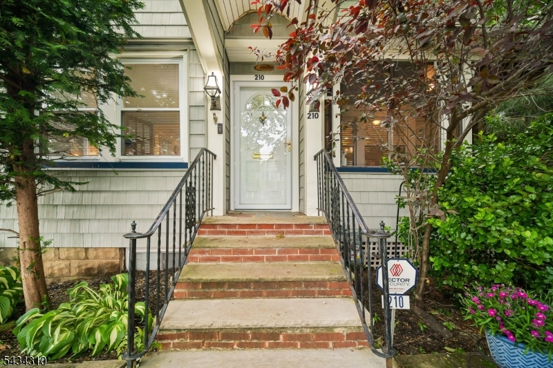 210 Hillside Road Elizabeth, NJ 07208 - Photo 4 of 24