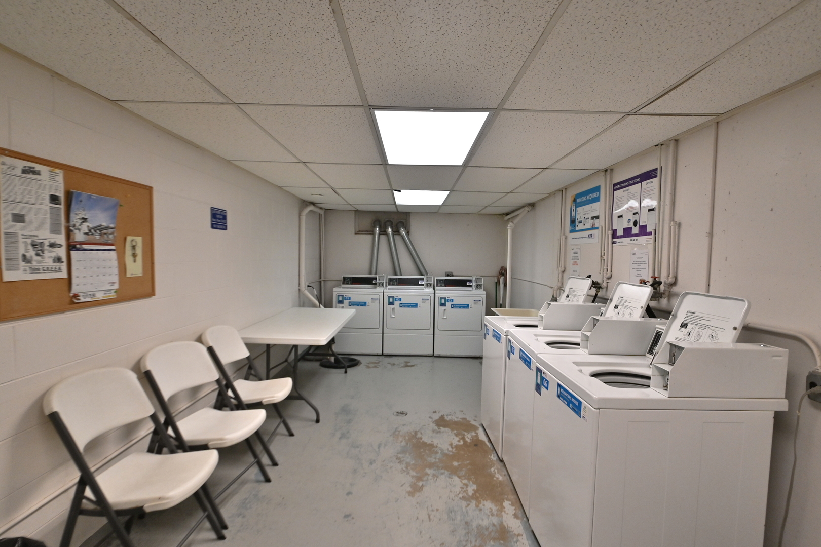200 Ridge Avenue, Unit 1E Evanston, IL 60202 - Photo 12 of 13 a room with furniture a air conditioner vent and a window