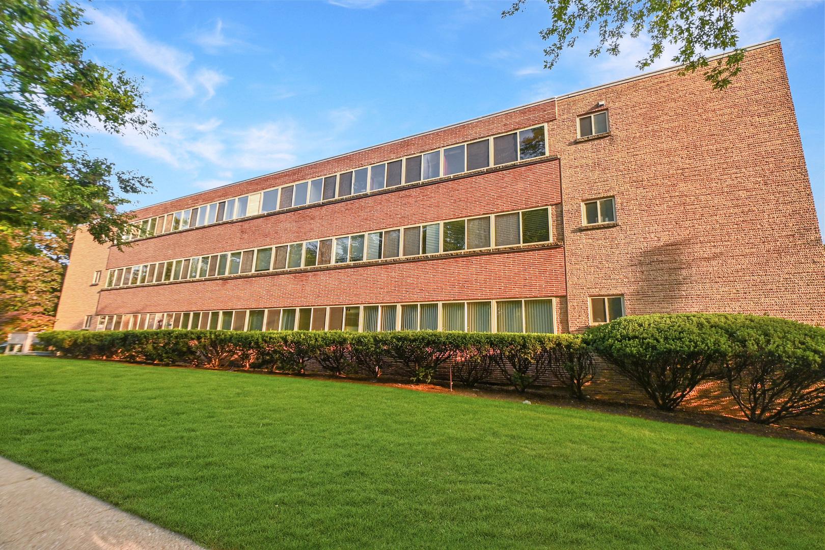 200 Ridge Avenue, Unit 1E Evanston, IL 60202 - Photo 13 of 13 a large building with garden in front of it