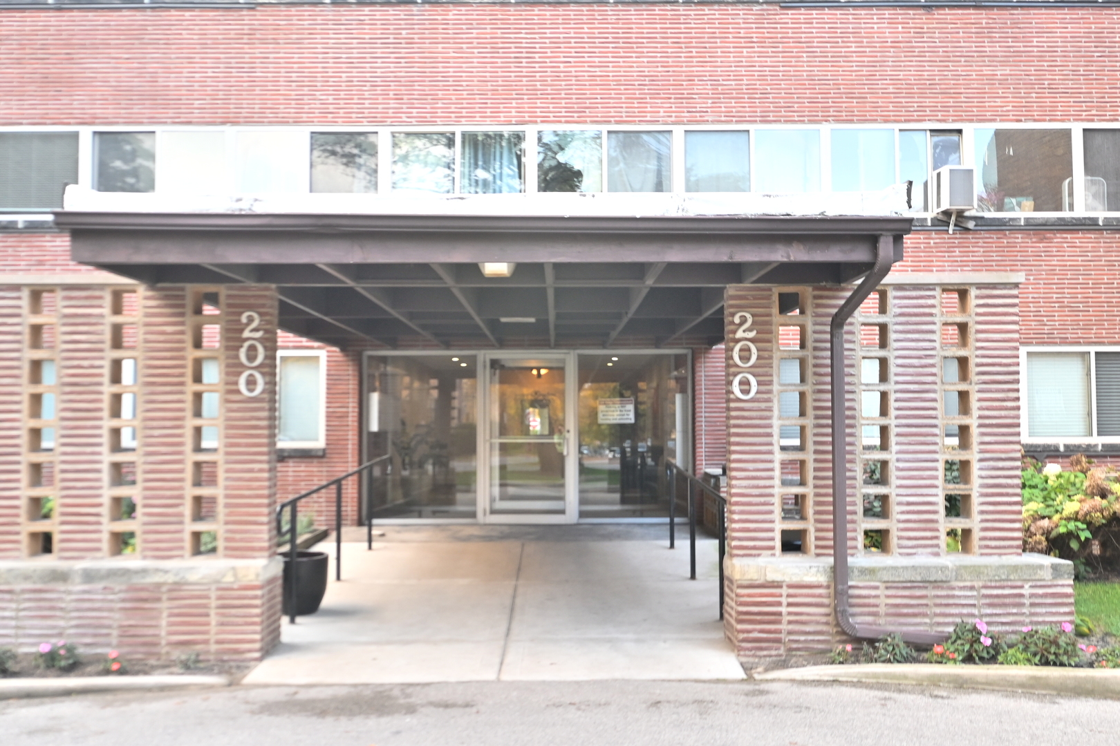 200 Ridge Avenue, Unit 1E Evanston, IL 60202 - Photo 2 of 13 a view of a building with a window