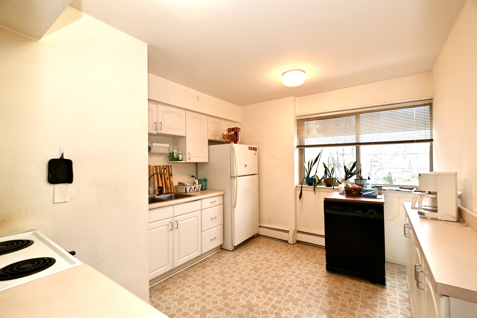 200 Ridge Avenue, Unit 1E Evanston, IL 60202 - Photo 5 of 13 a kitchen with granite countertop a refrigerator and a stove
