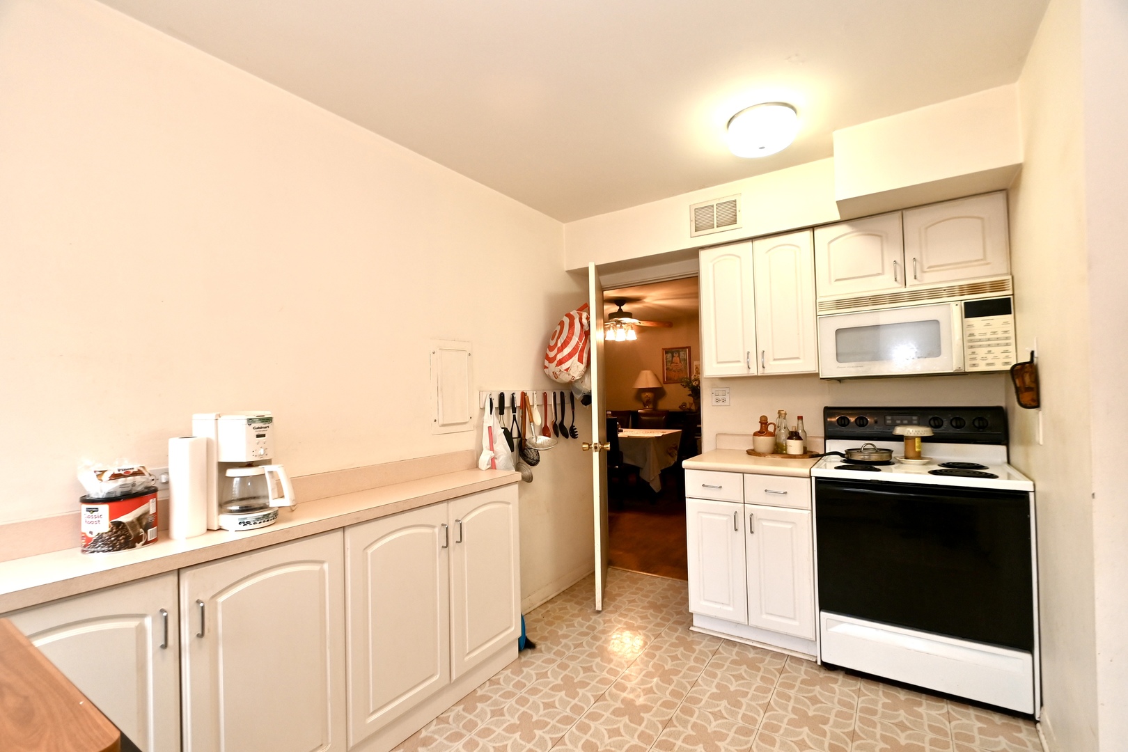 200 Ridge Avenue, Unit 1E Evanston, IL 60202 - Photo 6 of 13 a kitchen with a sink a stove and a refrigerator