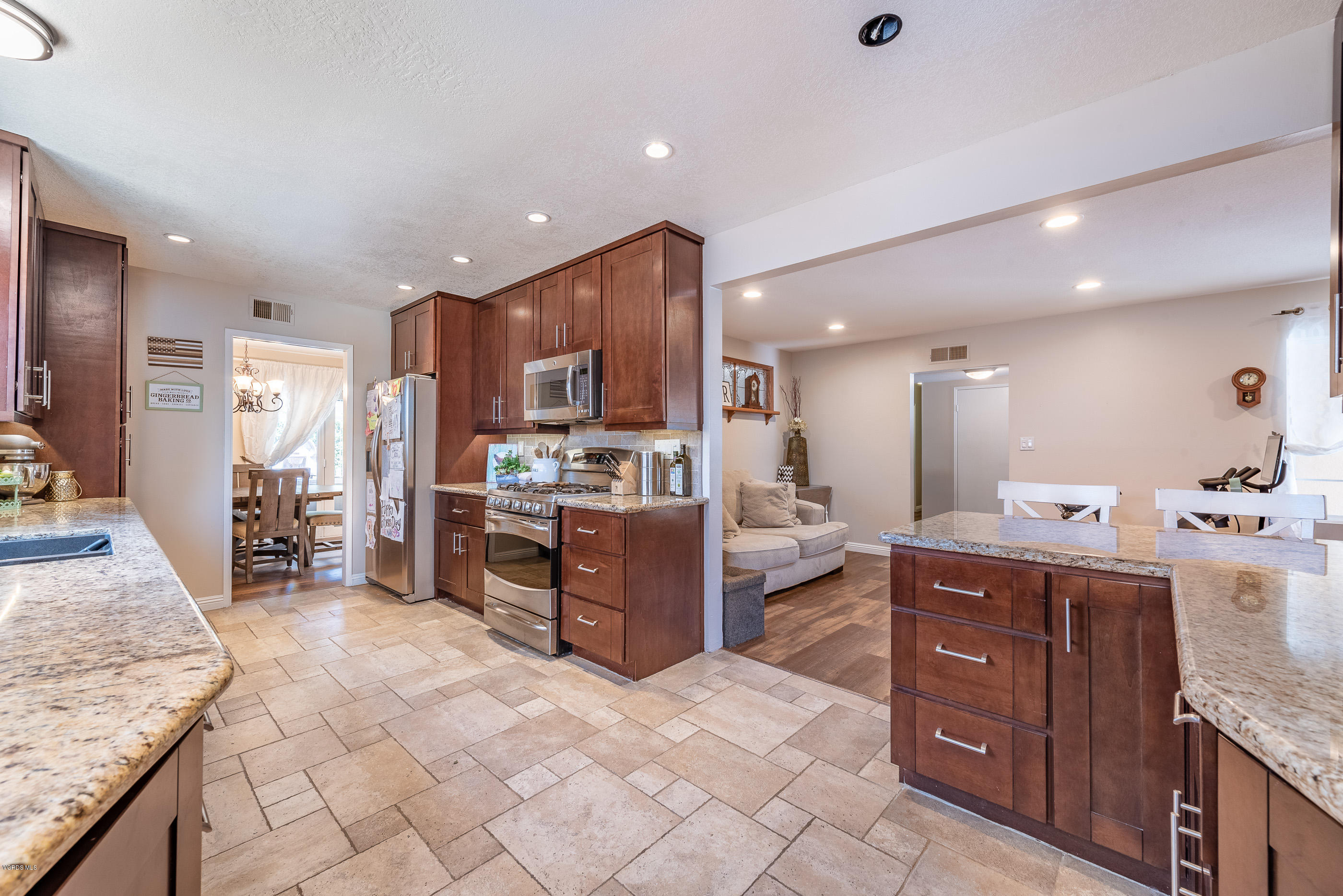 2155 Cheam Avenue Simi Valley, CA 93063 - Photo 11 of 38 2155 Cheam Ave Simi Valley-12