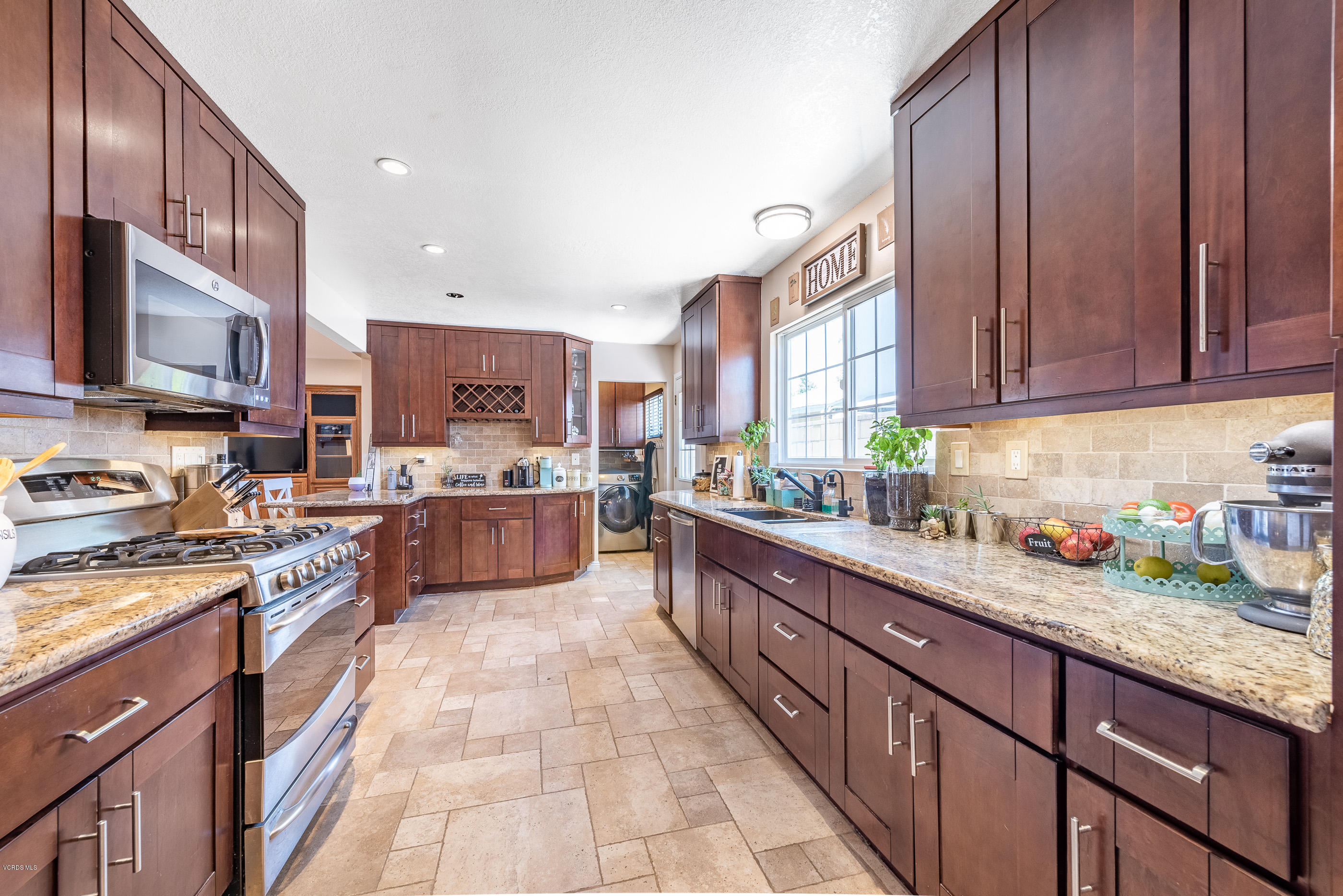 2155 Cheam Avenue Simi Valley, CA 93063 - Photo 13 of 38 2155 Cheam Ave Simi Valley-14