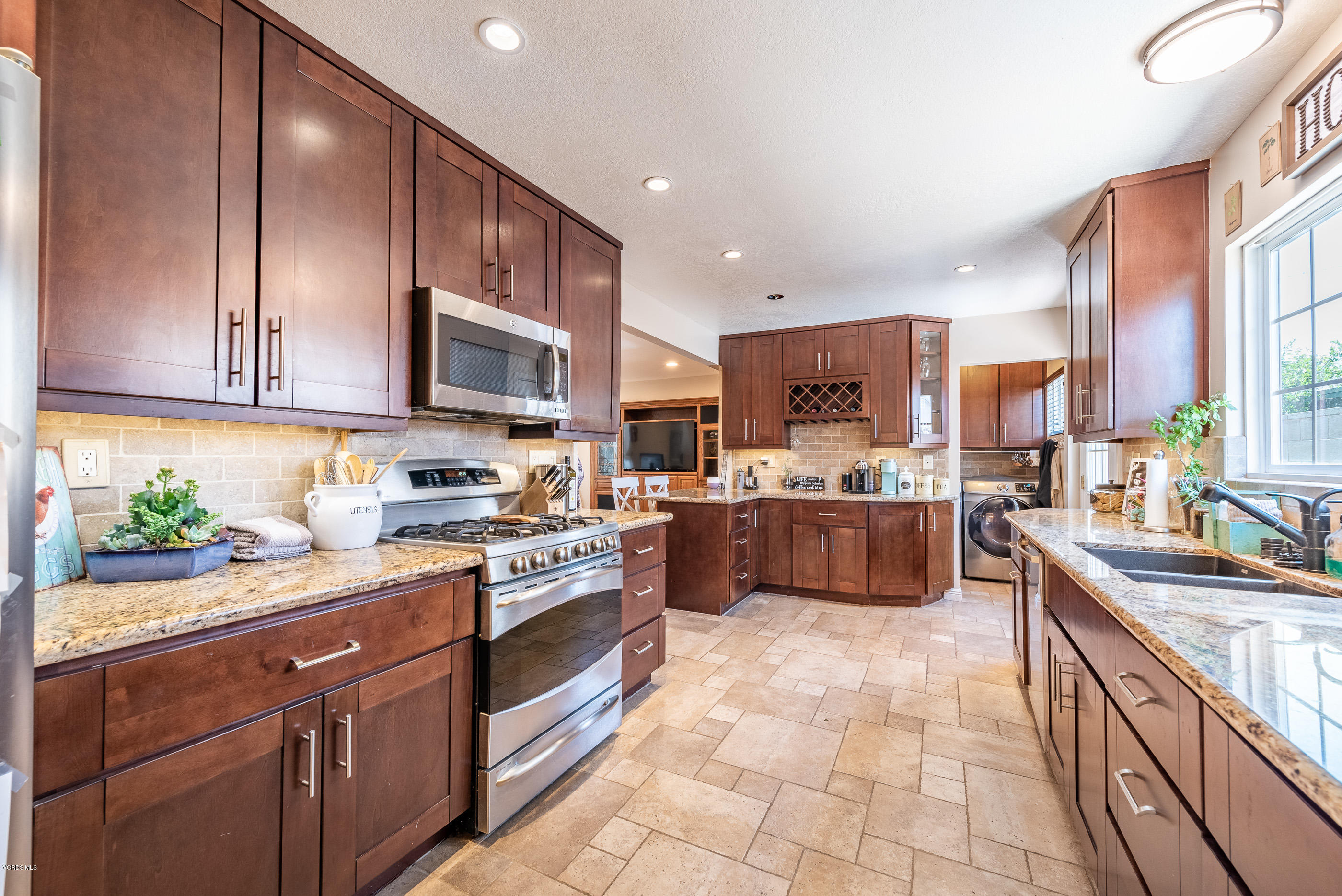 2155 Cheam Avenue Simi Valley, CA 93063 - Photo 14 of 38 2155 Cheam Ave Simi Valley-15