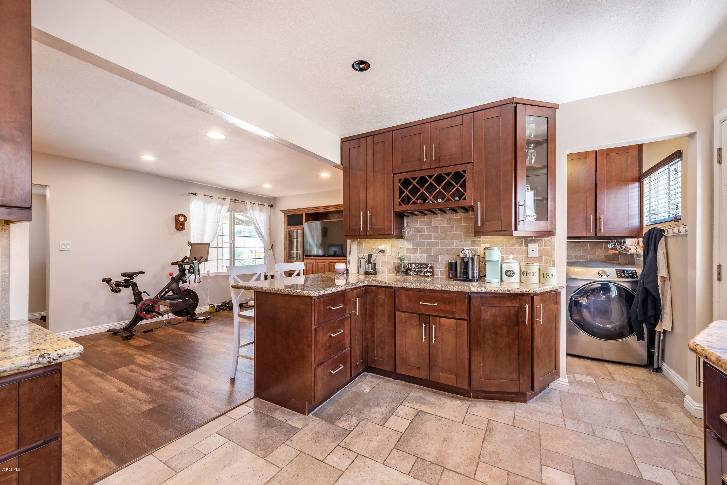 2155 Cheam Avenue Simi Valley, CA 93063 - Photo 15 of 38 2155 Cheam Ave Simi Valley-16