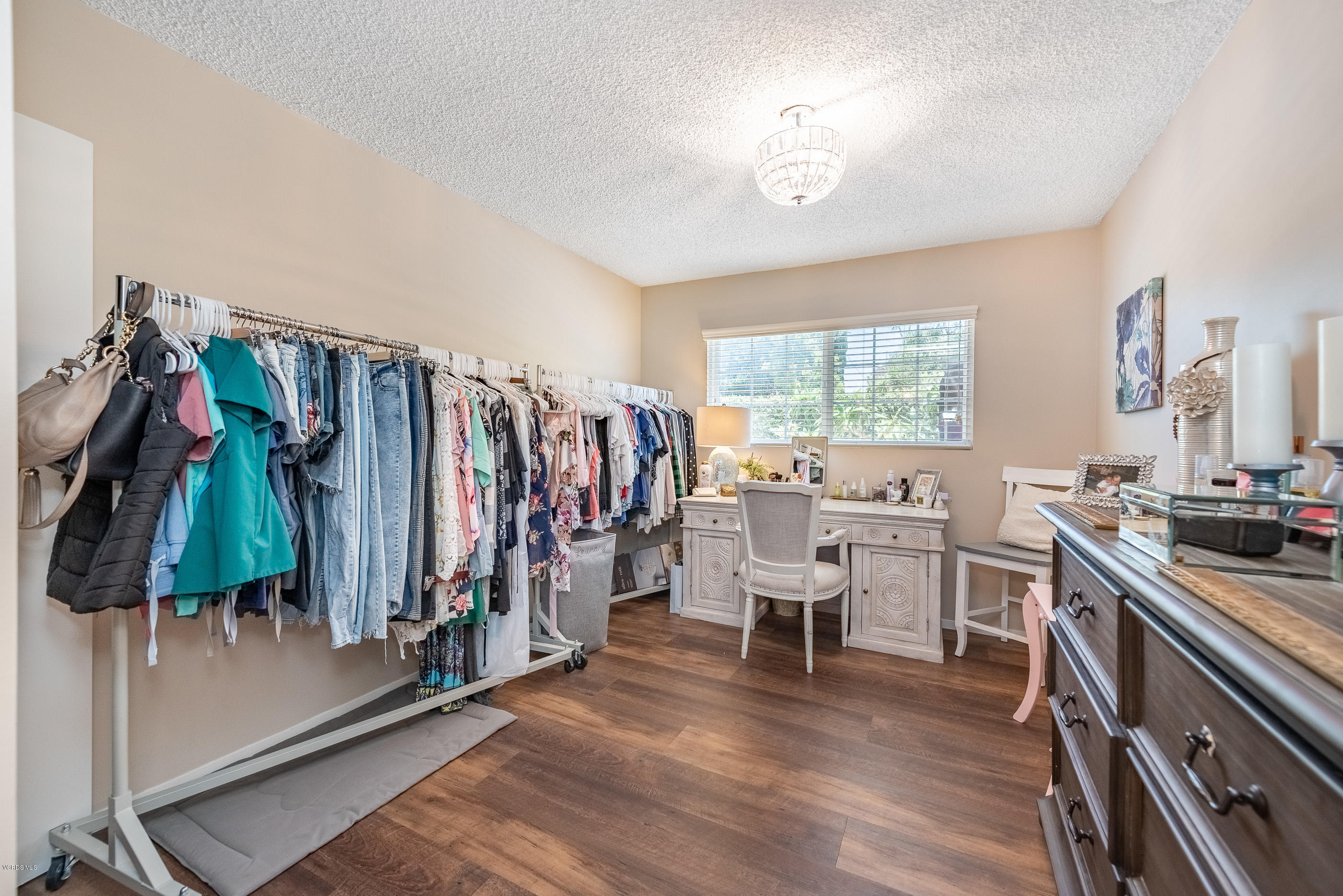 2155 Cheam Avenue Simi Valley, CA 93063 - Photo 17 of 38 2155 Cheam Ave Simi Valley-19