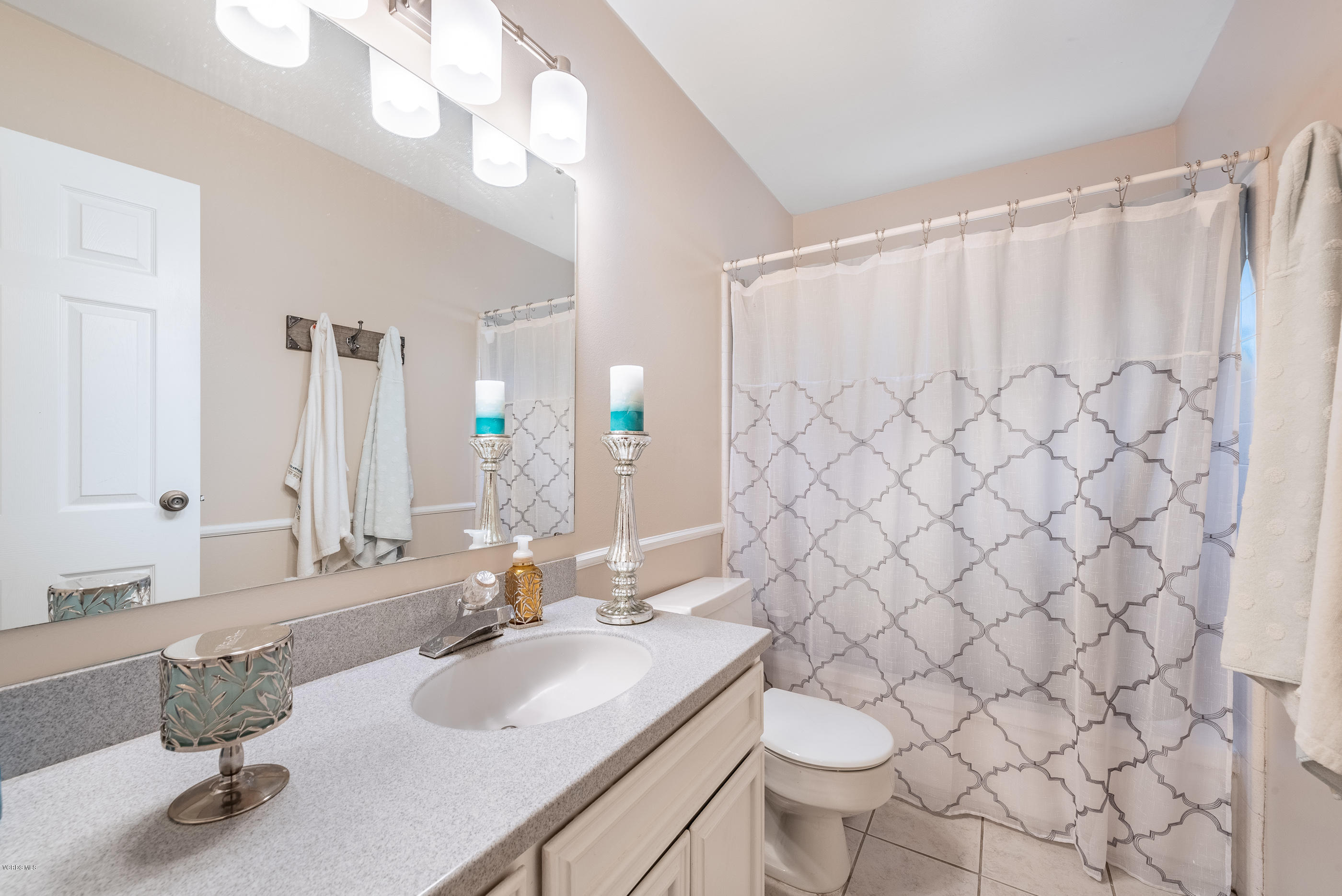 2155 Cheam Avenue Simi Valley, CA 93063 - Photo 24 of 38 2155 Cheam Ave Simi Valley-26