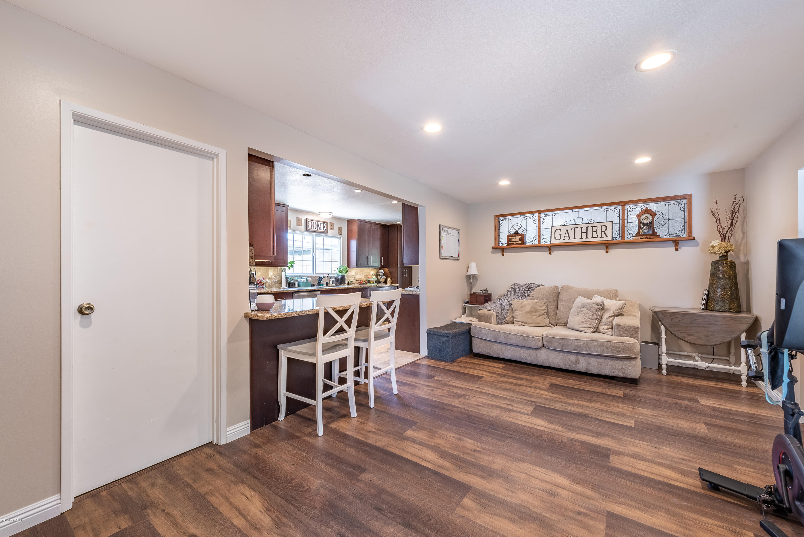 2155 Cheam Avenue Simi Valley, CA 93063 - Photo 8 of 38 2155 Cheam Ave Simi Valley-9