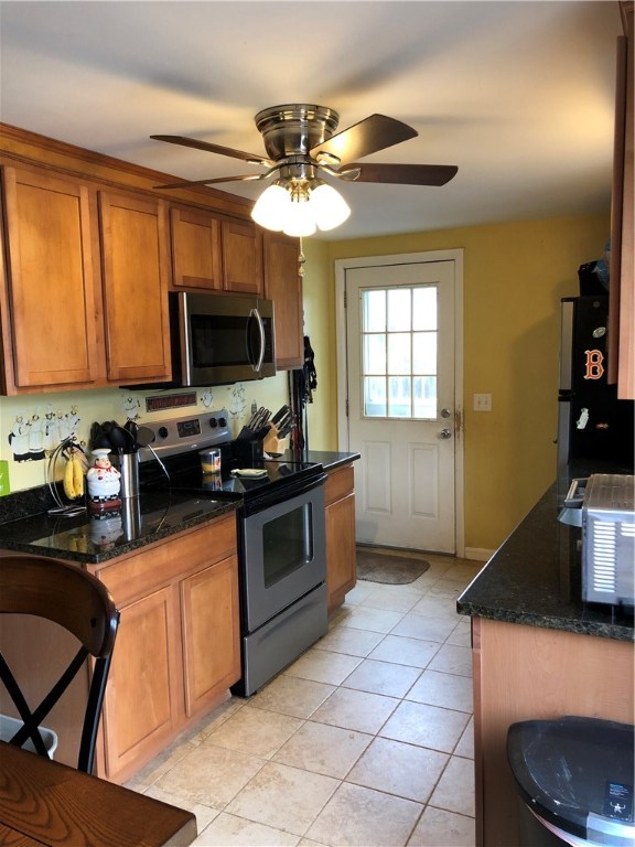 191 Vineyard Road Warwick, RI 02889 - Photo 6 of 32 Gallery Image 6