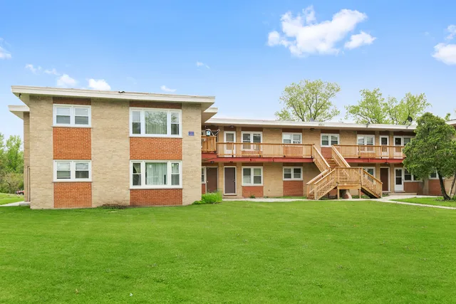 $1,400 | 991 Tollview Avenue, Unit 4, Aurora, IL 60505
