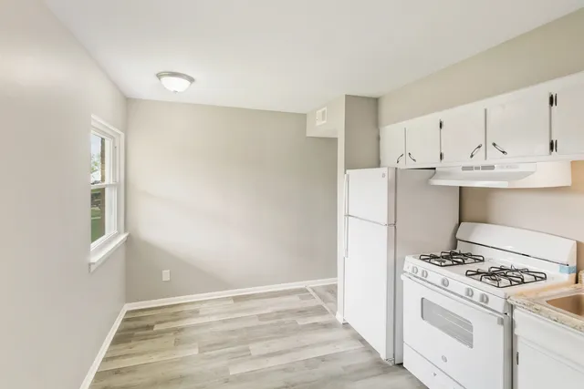 $1,400 | 991 Tollview Avenue, Unit 4, Aurora, IL 60505