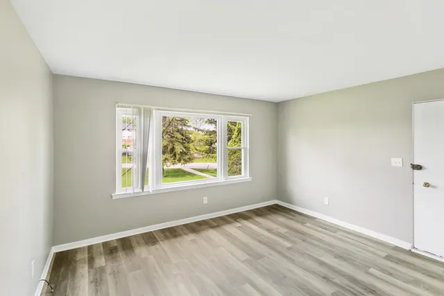 $1,400 | 991 Tollview Avenue, Unit 4, Aurora, IL 60505