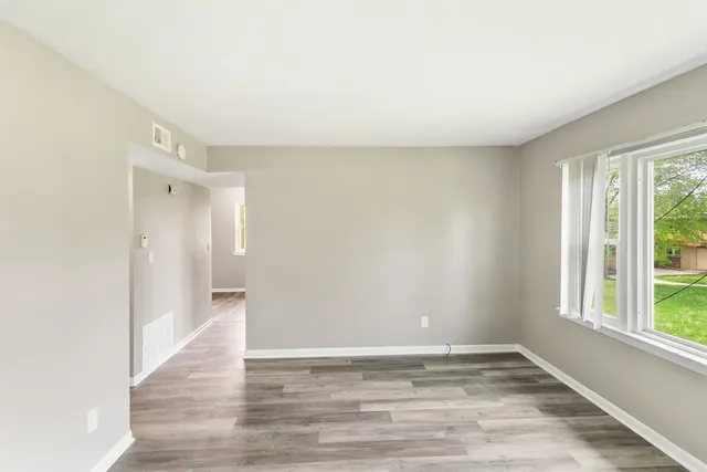 $1,400 | 991 Tollview Avenue, Unit 4, Aurora, IL 60505