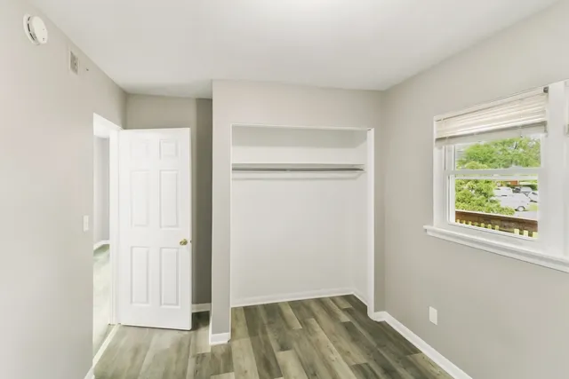 $1,400 | 991 Tollview Avenue, Unit 4, Aurora, IL 60505