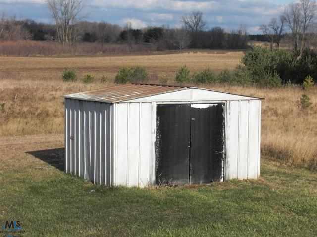2149 Goetze Road Applegate, MI 48401 - Photo 8 of 11 31128034-7.JPG