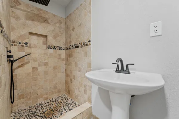 $289,912 | 7912 Cypress Street, Houston, TX 77012