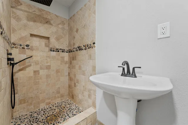 $289,912 | 7912 Cypress Street, Houston, TX 77012