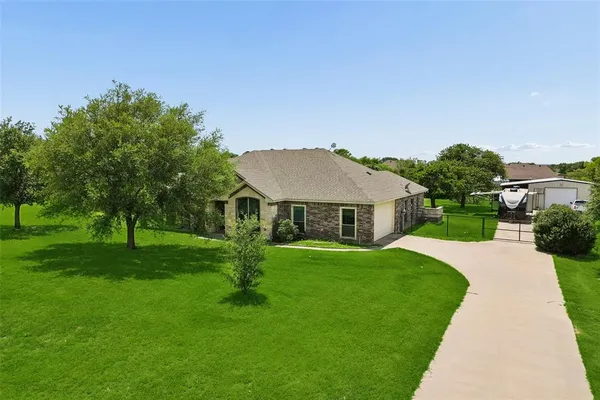 $500,000 | 107 Blue Ribbon Trail, Weatherford, TX 76087