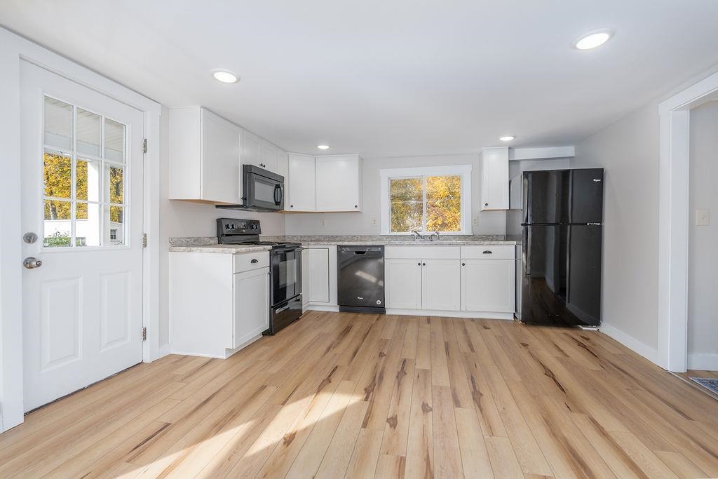 57 Congress Street Rochester, NH 03867 - Photo 3 of 41