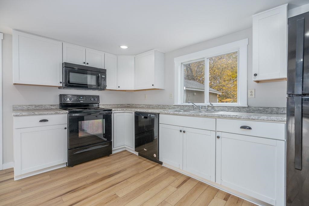 57 Congress Street Rochester, NH 03867 - Photo 4 of 41