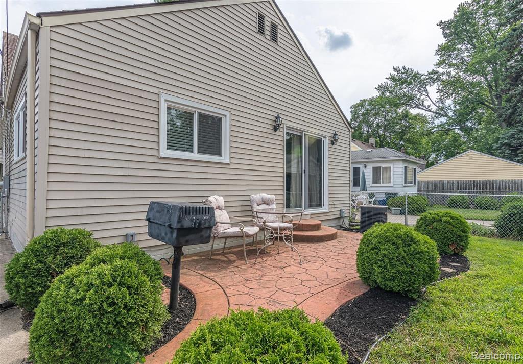 2174 Dorothea Road Berkley, MI 48072 - Photo 23 of 30