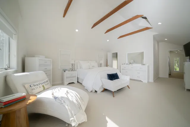 $2,600,000 | 229 Oak Lane, West Tisbury, MA 02568