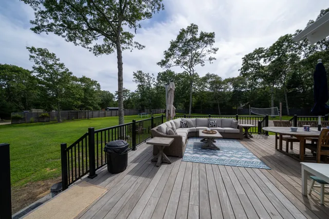 $2,600,000 | 229 Oak Lane, West Tisbury, MA 02568