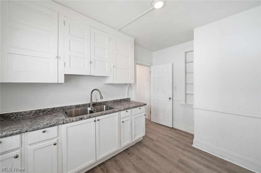 829 Helmsdale Road Cleveland, OH 44112 - Photo 15 of 26