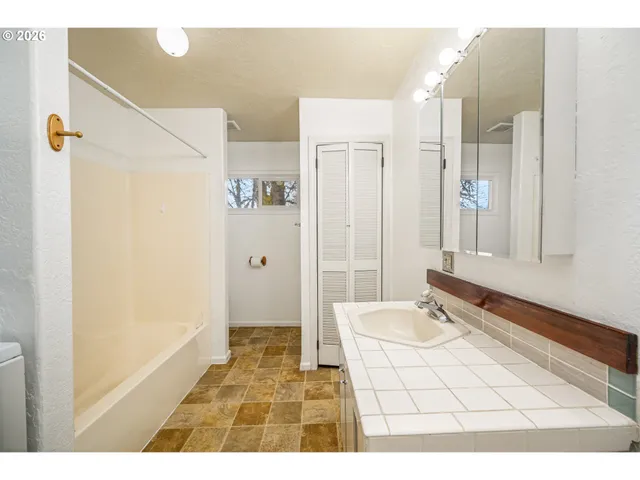 $375,000 | 92133 Marcola Road, Marcola, OR 97454