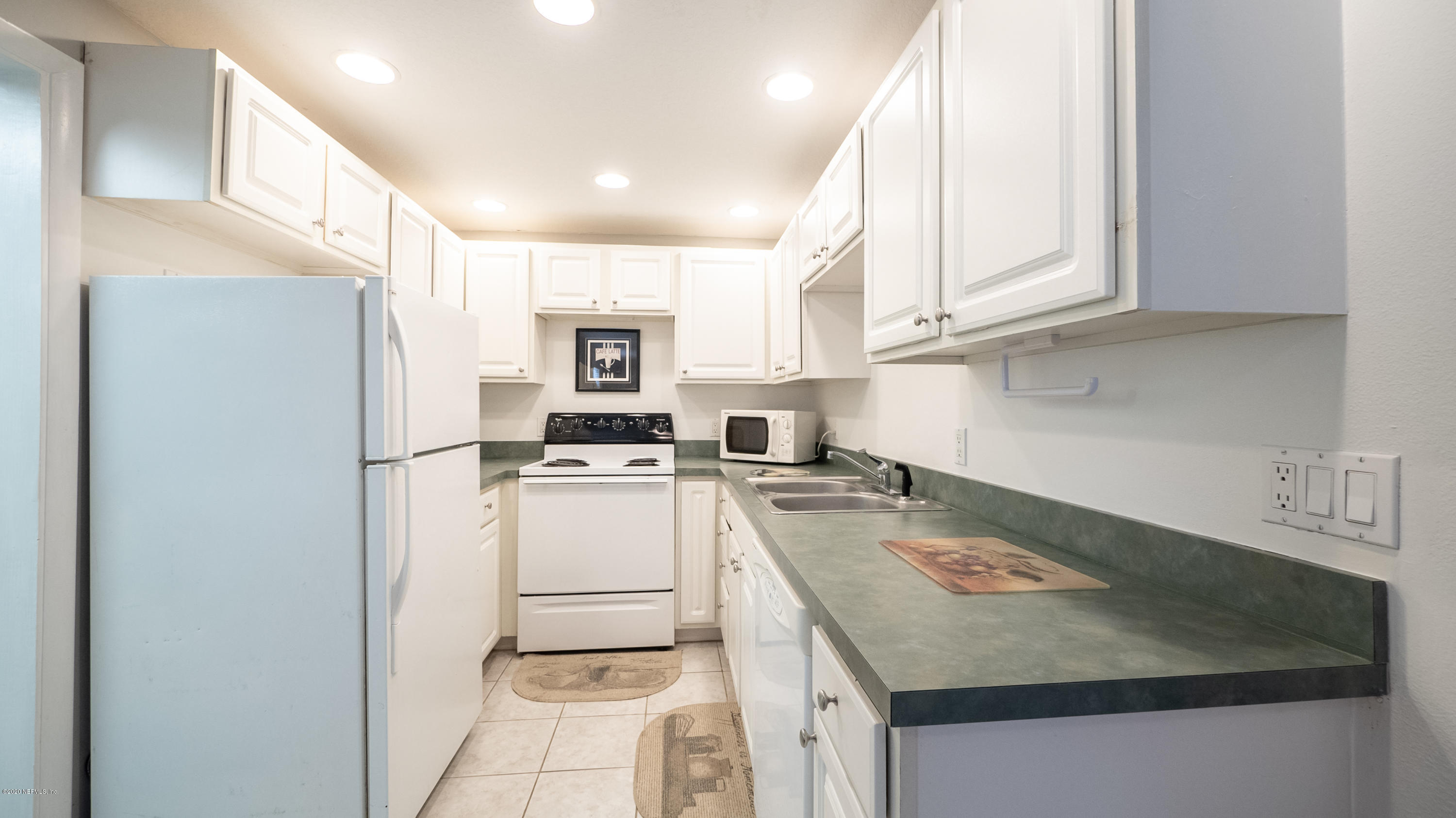 3635 Spring Glen Road Jacksonville, FL 32207 - Photo 12 of 25 kitchen