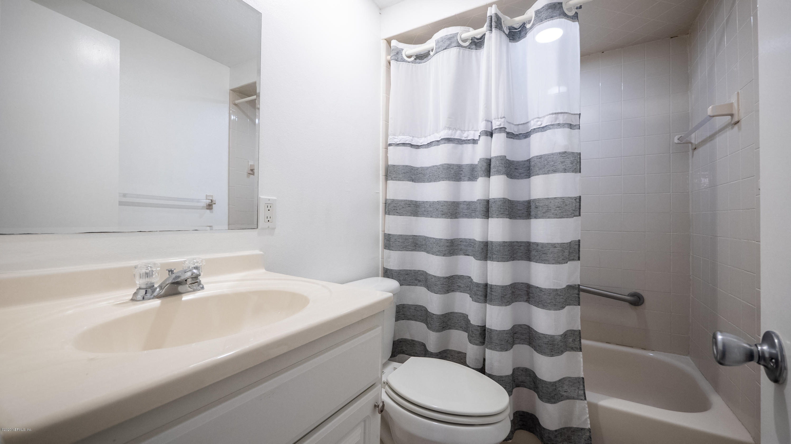 3635 Spring Glen Road Jacksonville, FL 32207 - Photo 20 of 25 guest bath