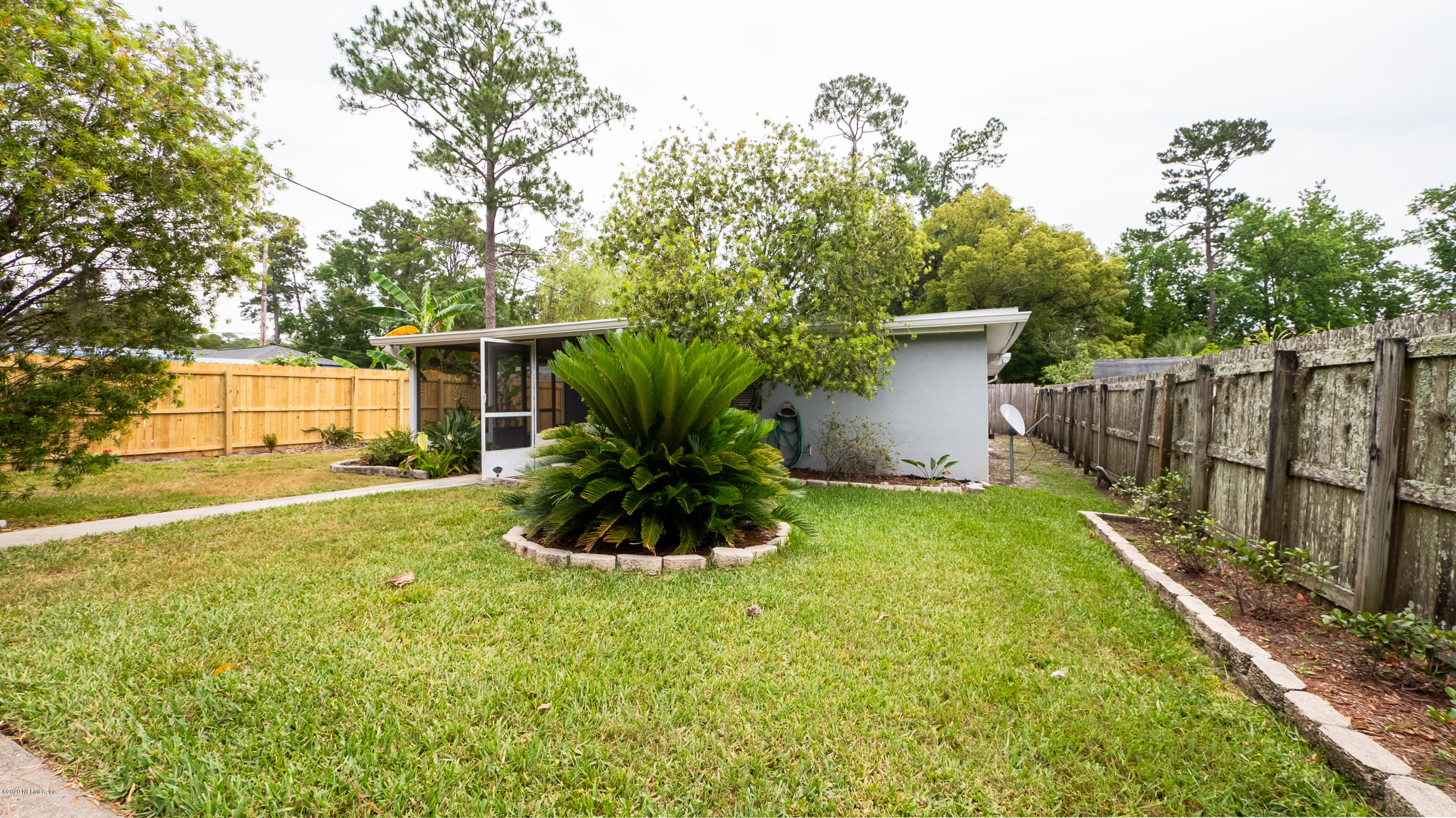 3635 Spring Glen Road Jacksonville, FL 32207 - Photo 2 of 25 front yard