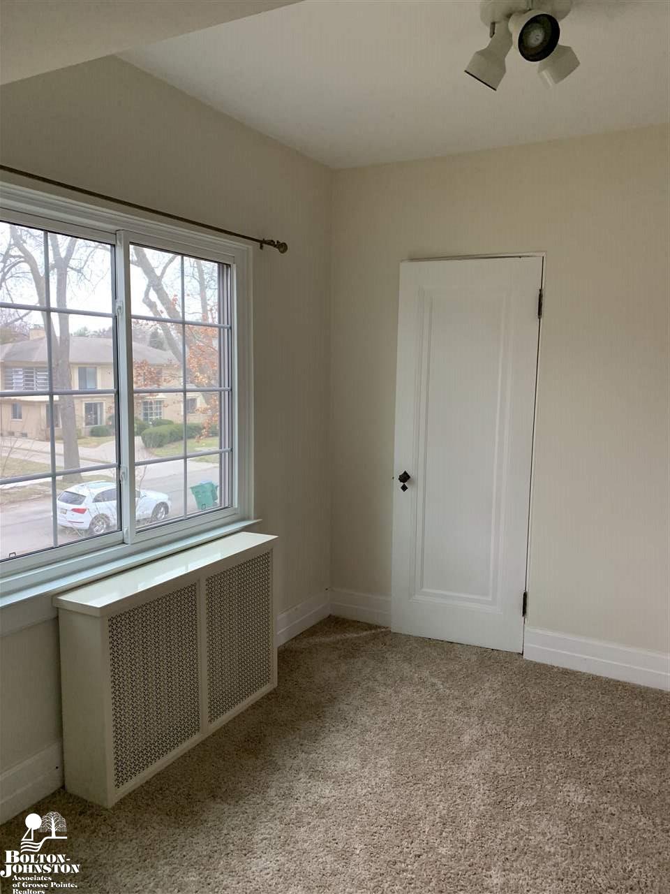 927 Harcourt Road Grosse Pointe, MI 48230 - Photo 14 of 18