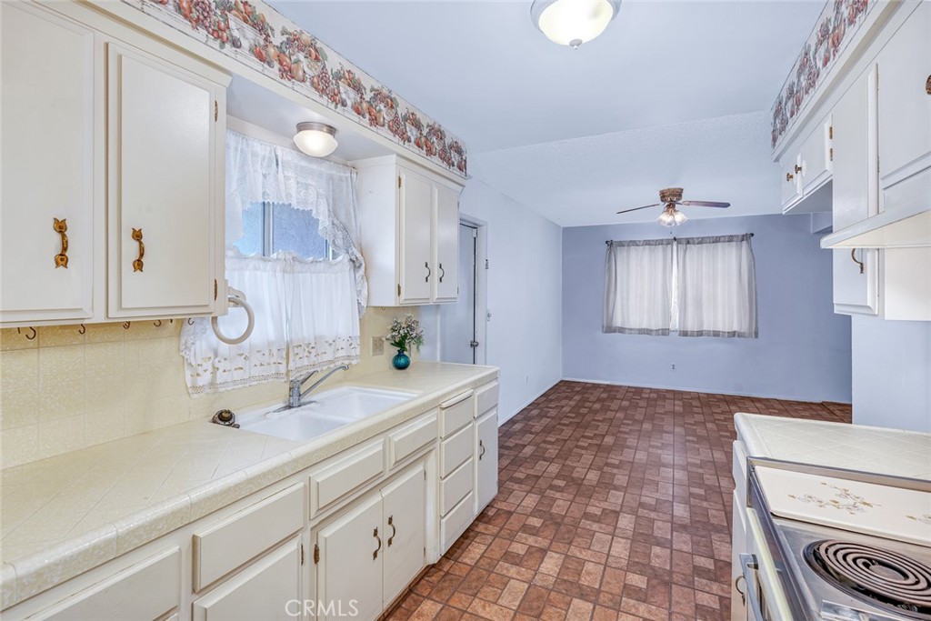 1412 Merced Street Madera, CA 93638 - Photo 8 of 31