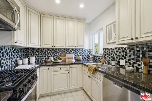 $524,000 | 4408 Franklin Avenue, Unit 5, Los Angeles, CA 90027