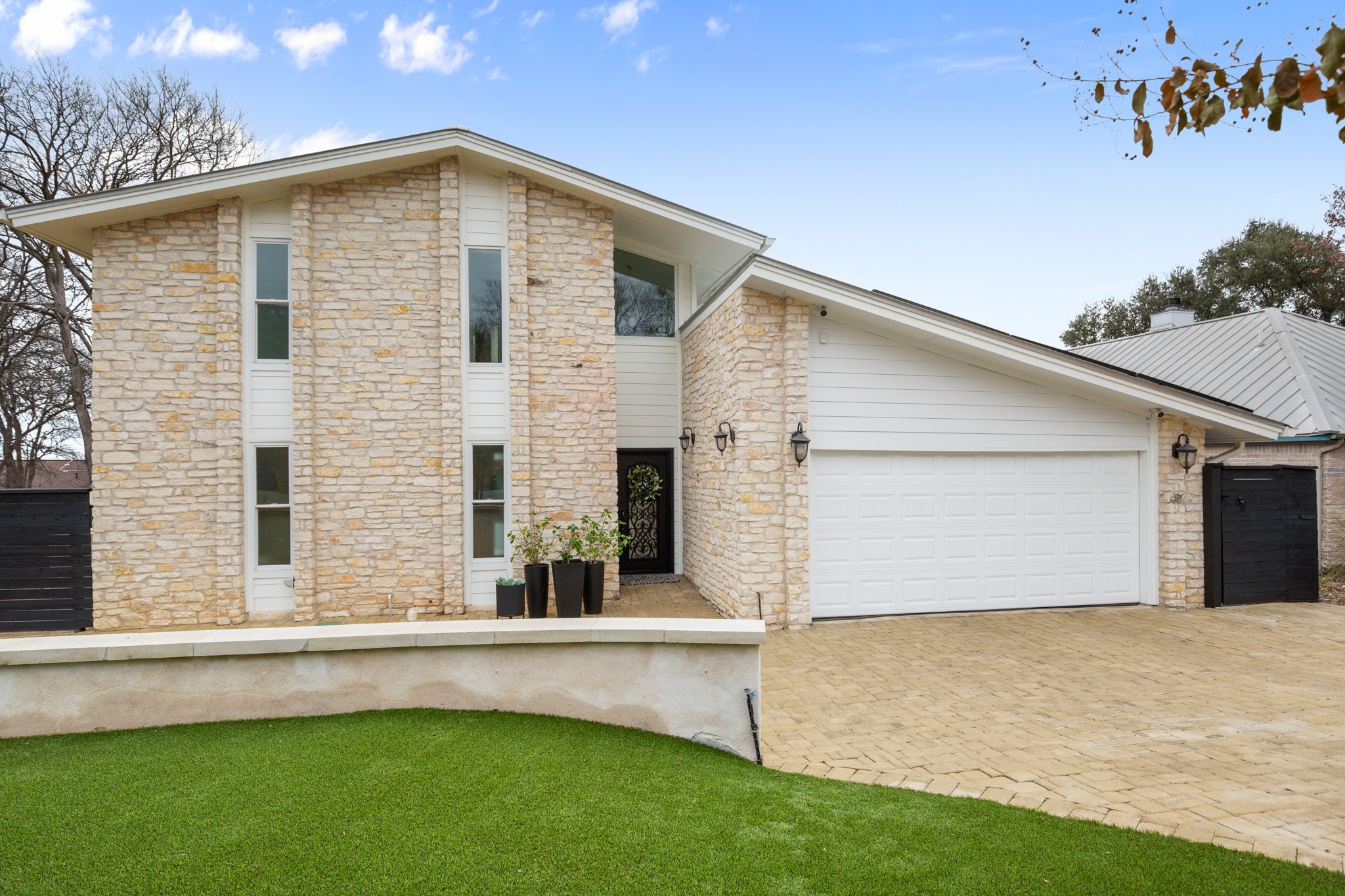 1813 Crooked Lane Austin, TX 78741 - Photo 6 of 39 a front view of house with yard