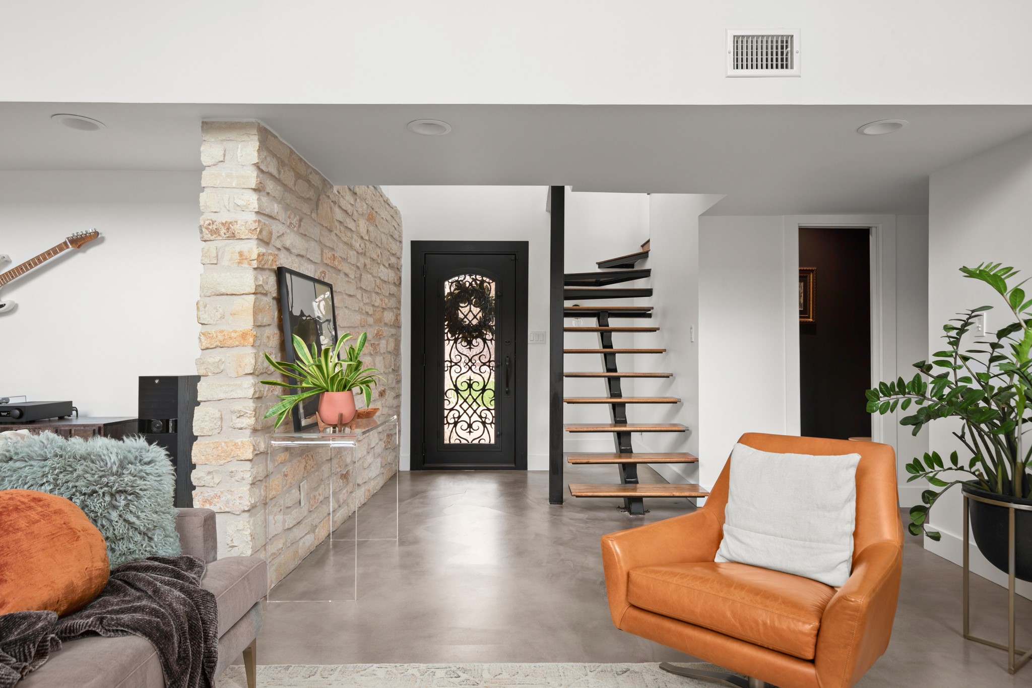 1813 Crooked Lane Austin, TX 78741 - Photo 9 of 40