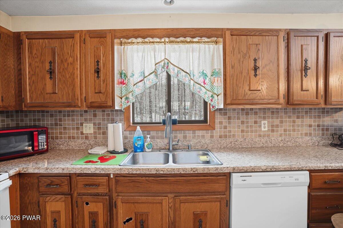 141 Inverhouse Road Henryville, PA 18332 - Photo 27 of 44 17-141_Inverhouse_RD_010