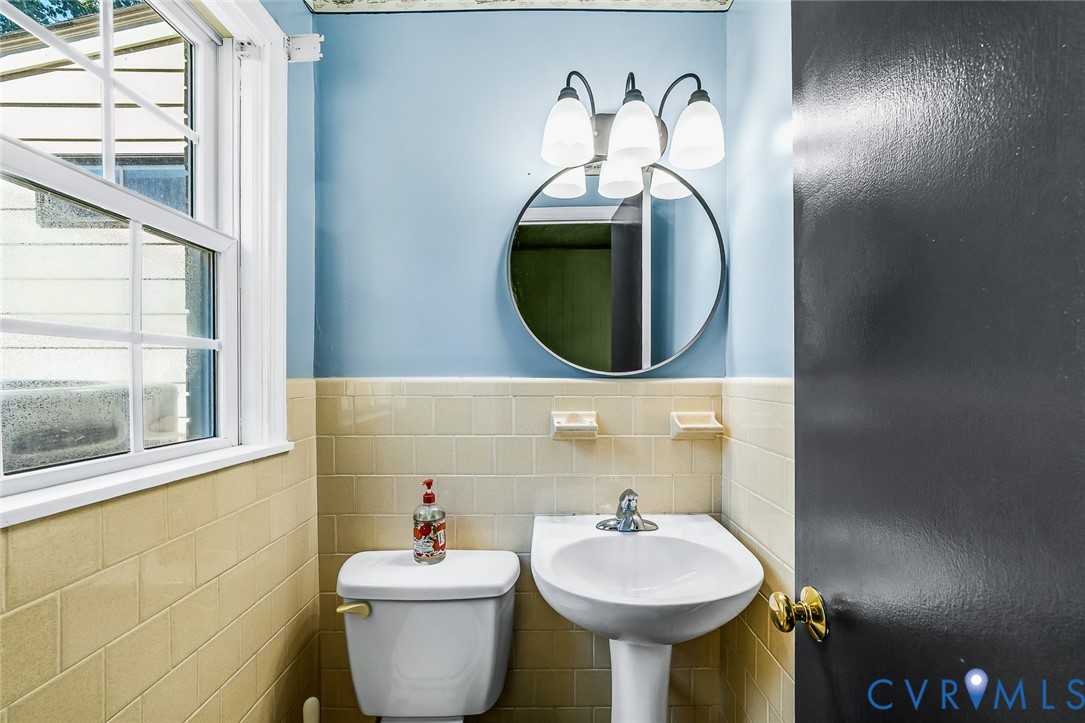 4407 Shoremeade Road North Chesterfield, VA 23234 - Photo 23 of 45 powder room