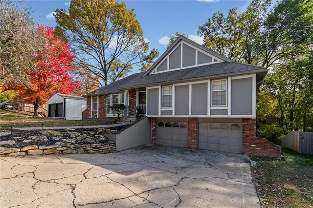 $350,000 | 523 Lancelot Drive, Liberty, MO 64068