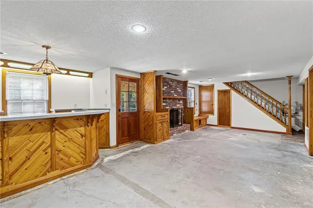 $350,000 | 523 Lancelot Drive, Liberty, MO 64068