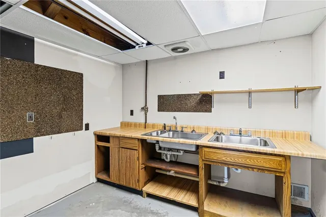 $350,000 | 523 Lancelot Drive, Liberty, MO 64068