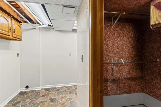 $350,000 | 523 Lancelot Drive, Liberty, MO 64068