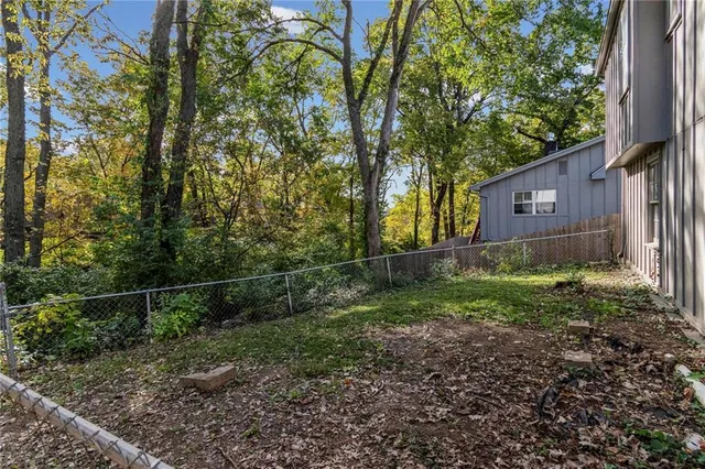 $350,000 | 523 Lancelot Drive, Liberty, MO 64068